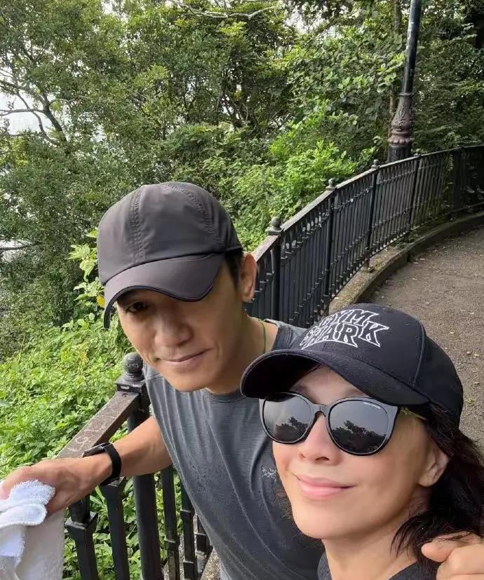 刘嘉玲不怕梁朝伟变心？原来他们之间还有这样一层关系！以前提起刘嘉玲和梁朝伟，都