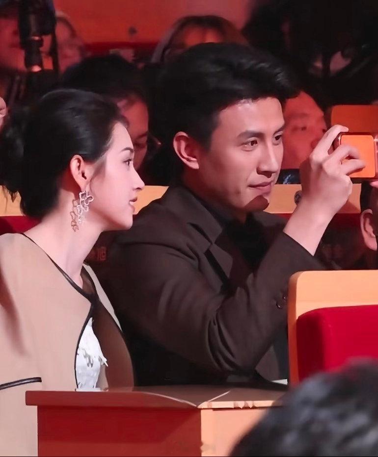 曝郭宇欣刘萧旭二搭郭宇欣刘萧旭春夜困渡啊啊啊啊啊，接二搭的这下可以把心放到肚子