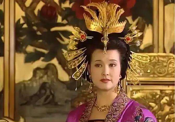 李世民为什么不杀武则天以绝后患？他最后一次见到那个叫武媚的才人，是在贞观二十三年的春天。病榻前侍药的