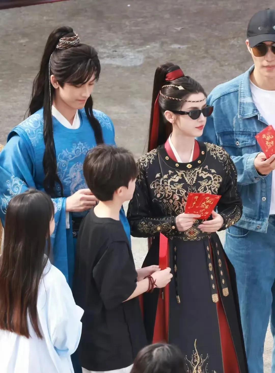 不是，白鹿被换了，换成了哈尼克孜？众所周知，白鹿演了一部女将军的剧，叫做《唐