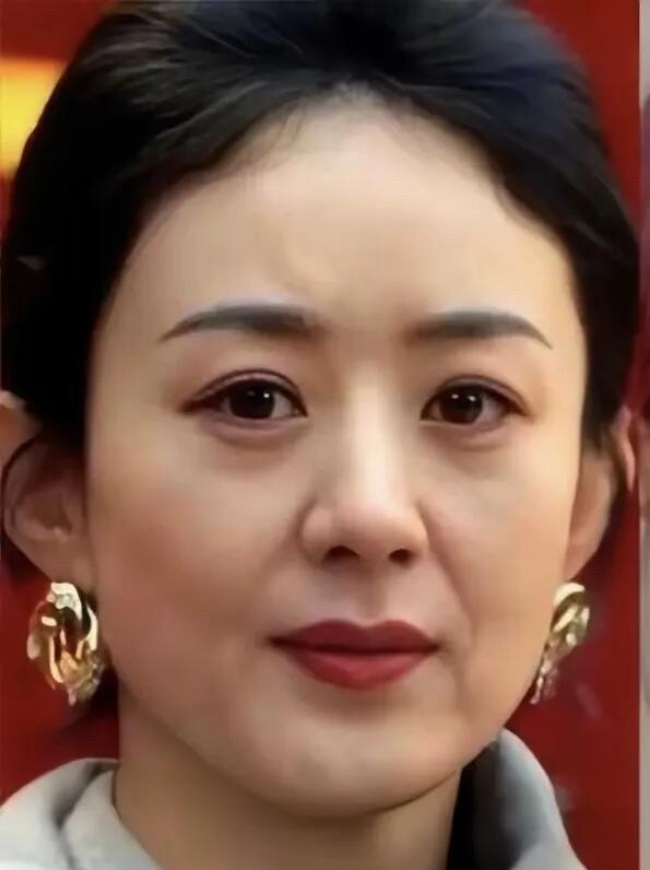 37岁的赵丽颖，颜值呈现出了大幅度的下降，本人看起来有点苍老，没有网上吹捧的那