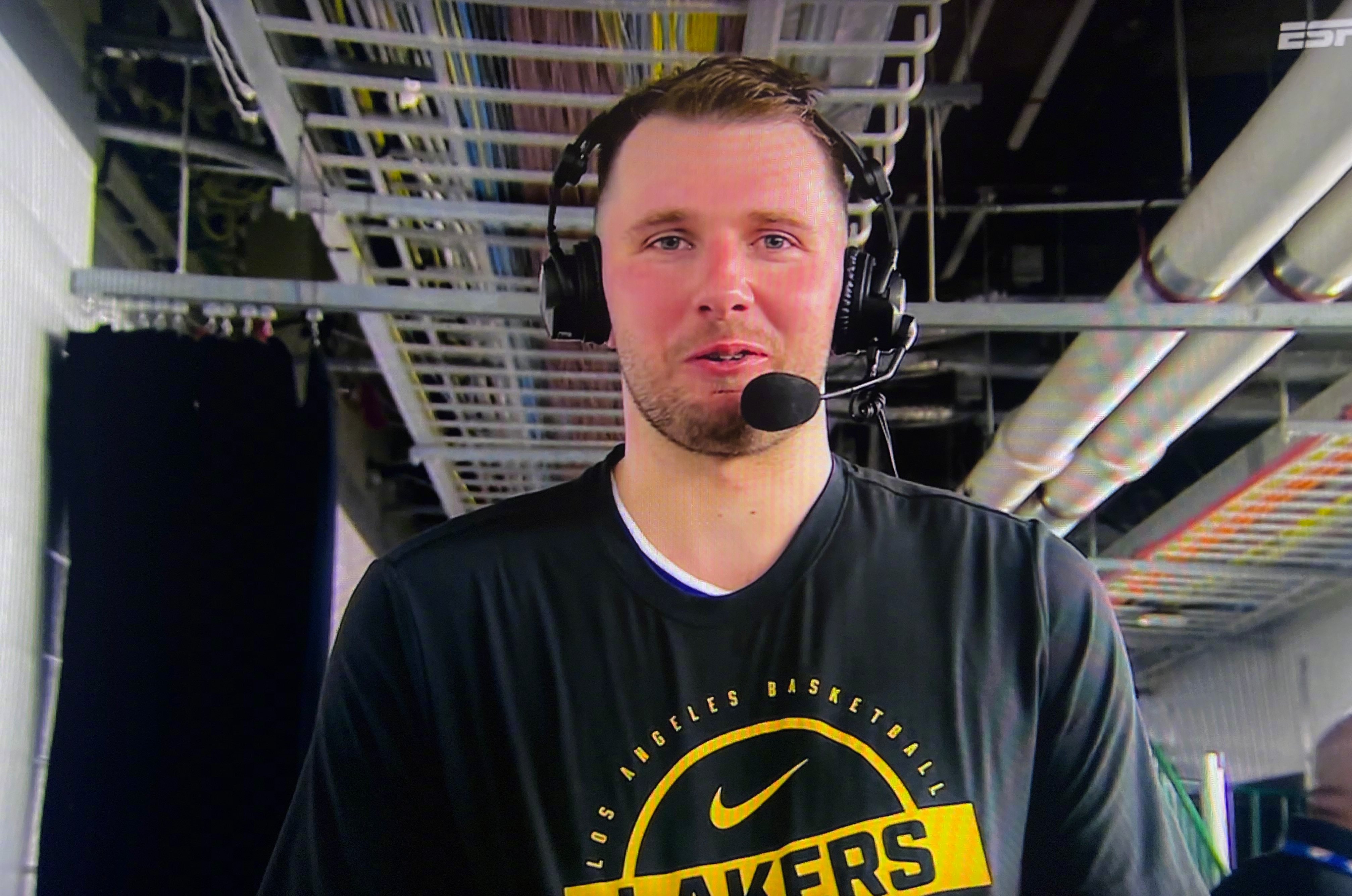 东契奇：中场休息差点去独行侠更衣室了东契奇谈自己重返独行侠主场的小插曲：“我觉得