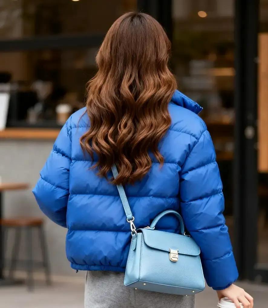 我刷到个帖子，说一位退休大姐被失眠折磨半年，干脆把卧室让给老伴，自己搬去客厅硬沙