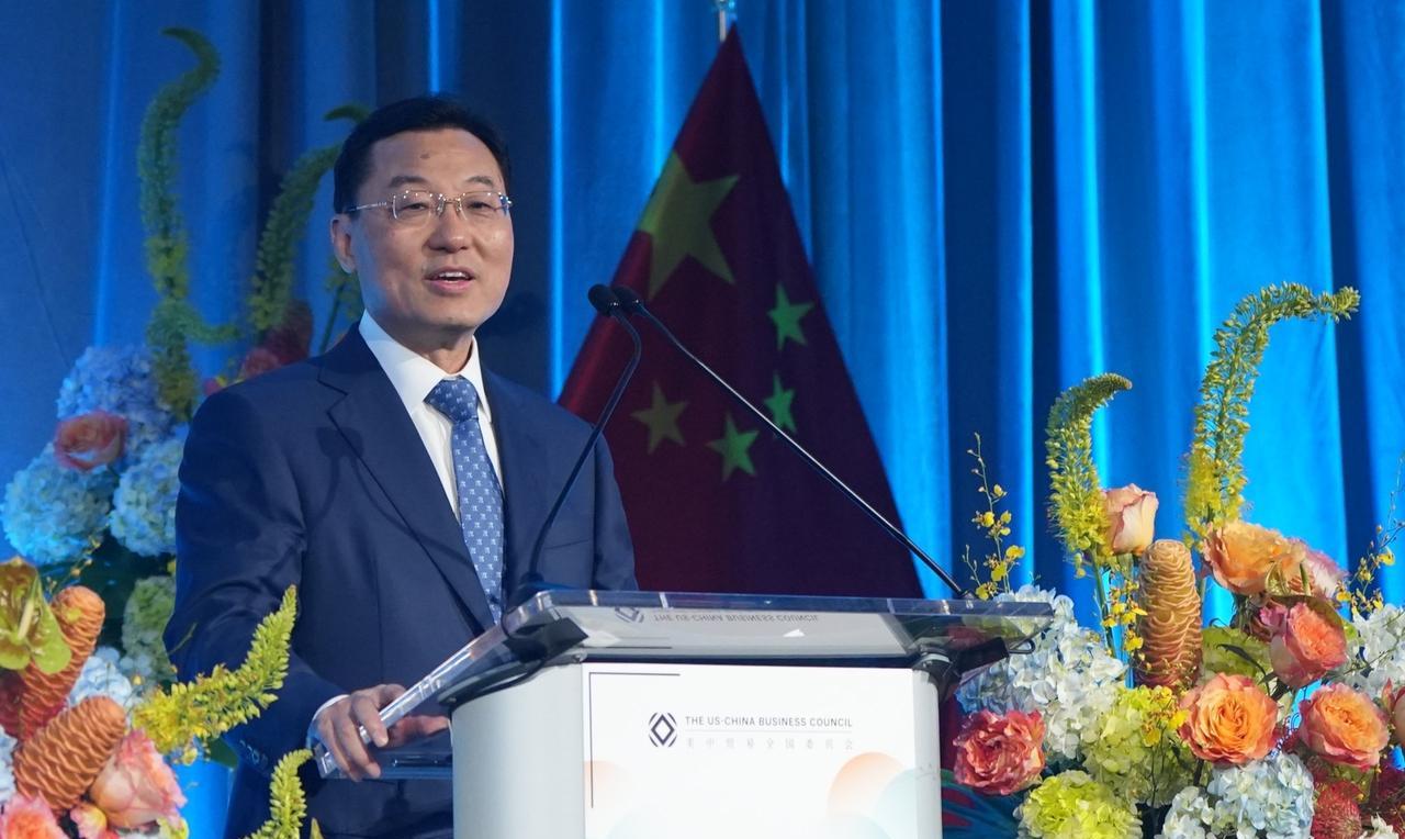 联合早报今天报道：中国驻美国大使谢锋星期三（6月18日）强调，贸易逆差不等于吃亏