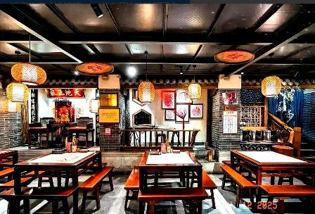 你有没有发现高考后的两个反常现象？往年高考一结束，那饭店里可热闹了，家长们扎