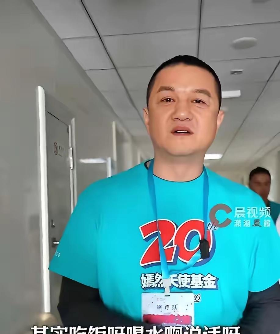 一个商场上的彻底失败者，却成了15000个孩子的“再生父母”。他做地产、做餐