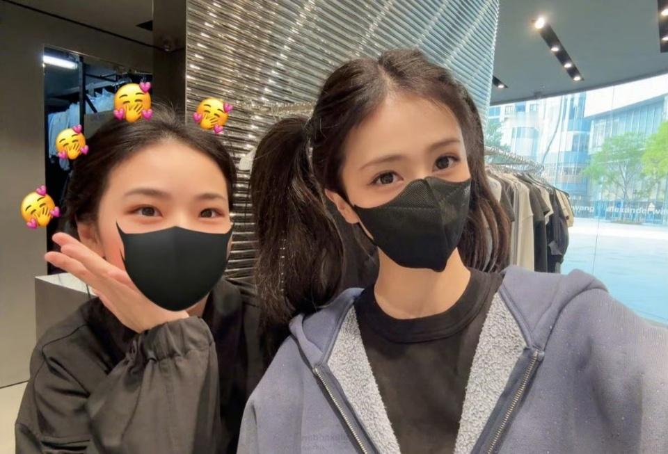 网友上班偶遇白鹿双马尾白鹿被路人偶遇合影我的天呐网友上班居然能偶遇白鹿还和