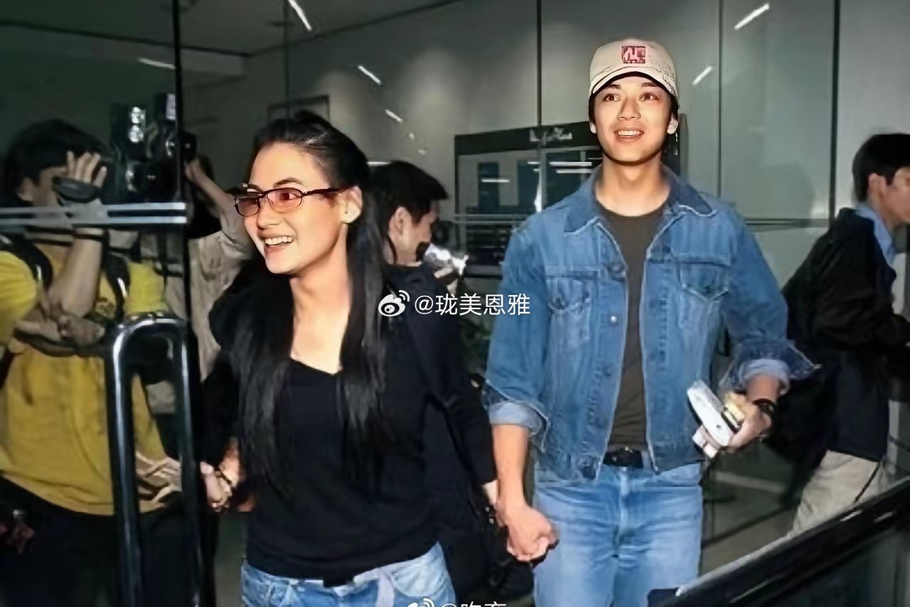 他是张柏芝第一任公开承认的男友，确实很帅气​​​​​