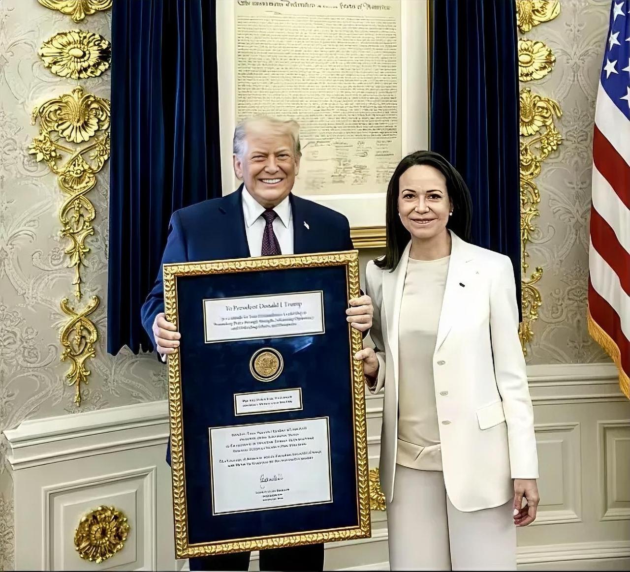 特朗普“获奖”后笑得合不拢嘴，诺贝尔和平奖成为国际笑话！尽管挪威诺贝尔委员声