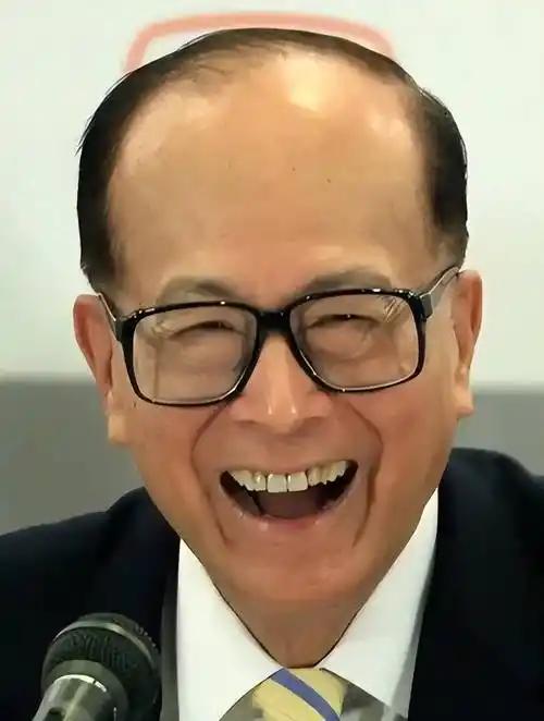 李嘉诚真不愧是商业精灵！改革开放初期，他就敏锐捕捉到大陆的商机，早早布局，在房