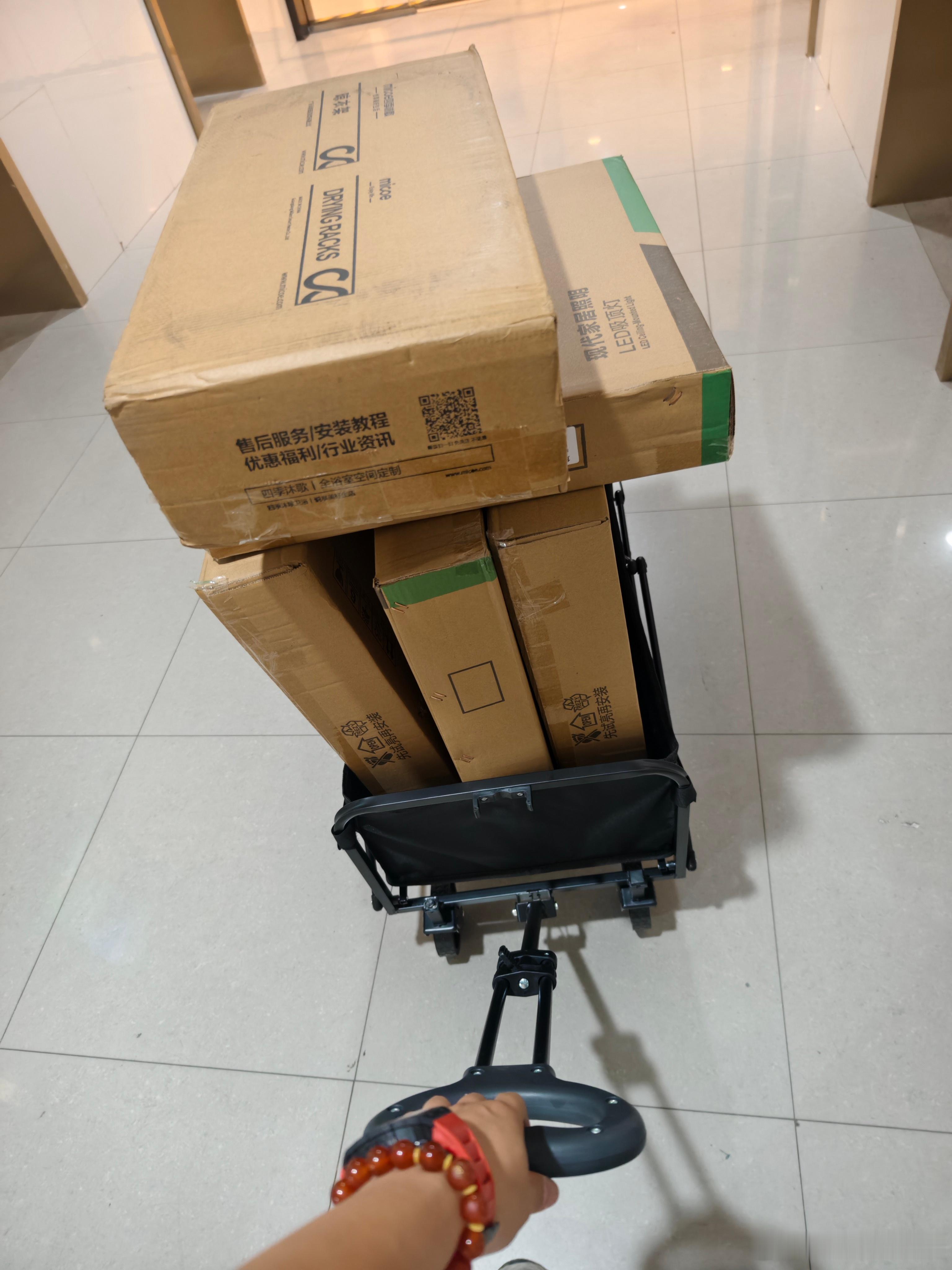 每次开店前都得当一段时间搬运工​​​
