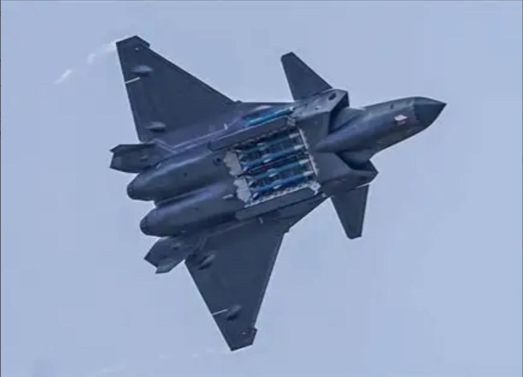 俄乌这仗把旧空战打法打回了原形俄军苏-34已经损失约40架相当一部分就栽在低