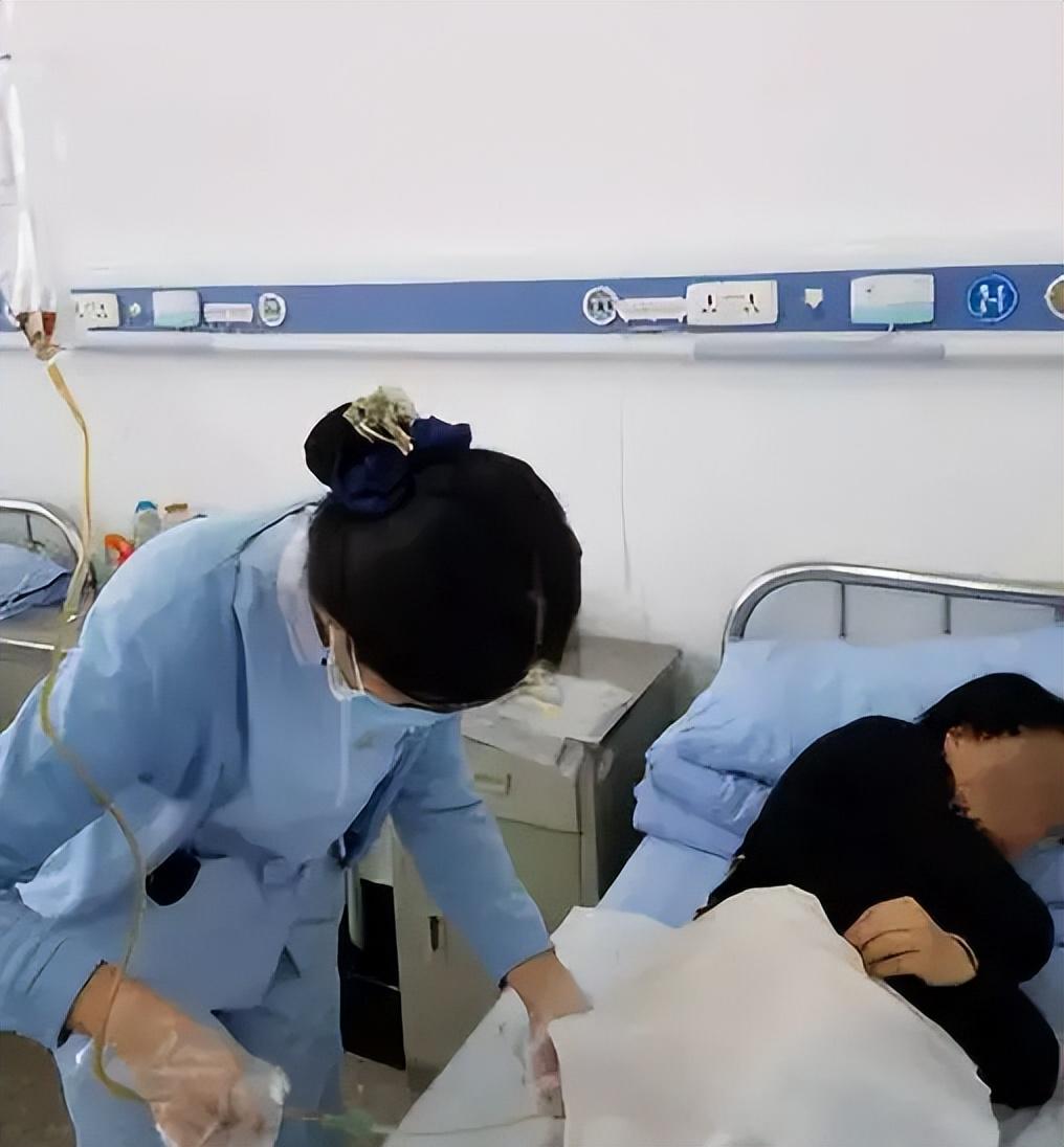 女子灌肠肠子被戳破粪便漏进肚子10月6日，据报道：42岁的李女士平