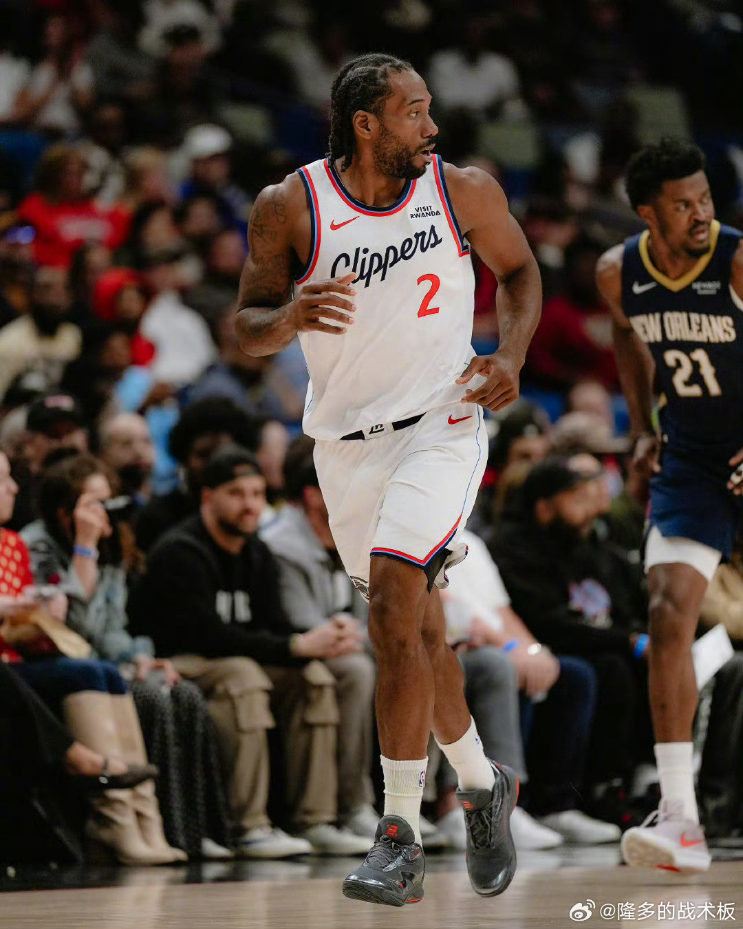 伦纳德（左脚踝扭伤）缺席今日对阵鹈鹕的比赛。这是伦纳德本赛季第16次缺阵，距离6