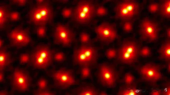 以迄今为止最高分辨率捕捉到的原子图像。你现在看到的是正镨酸镨（PrScO₃