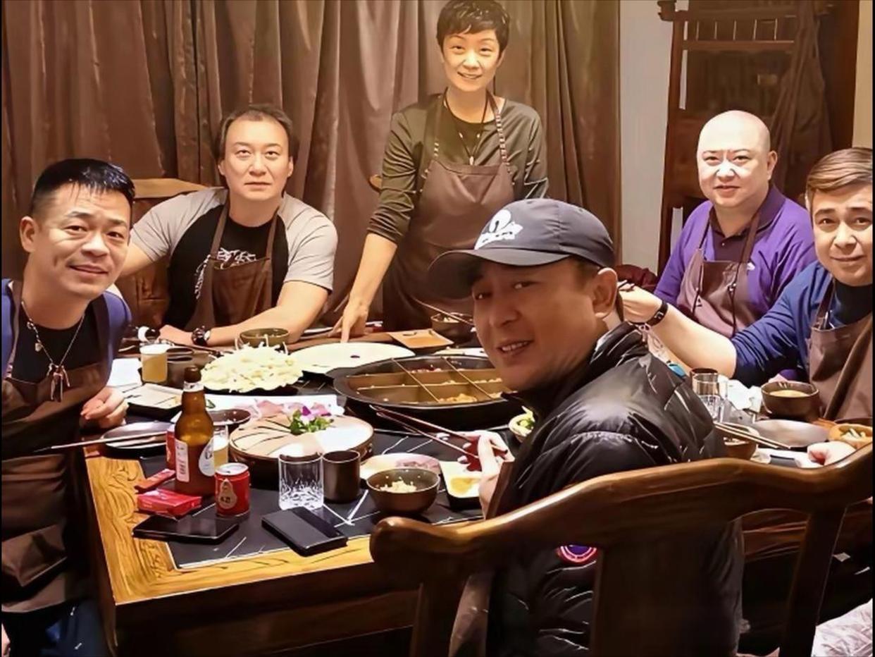 近日，随着电视剧《主角》的热播，才知道张嘉益与孙浩是铁哥们儿。当初，张嘉益还