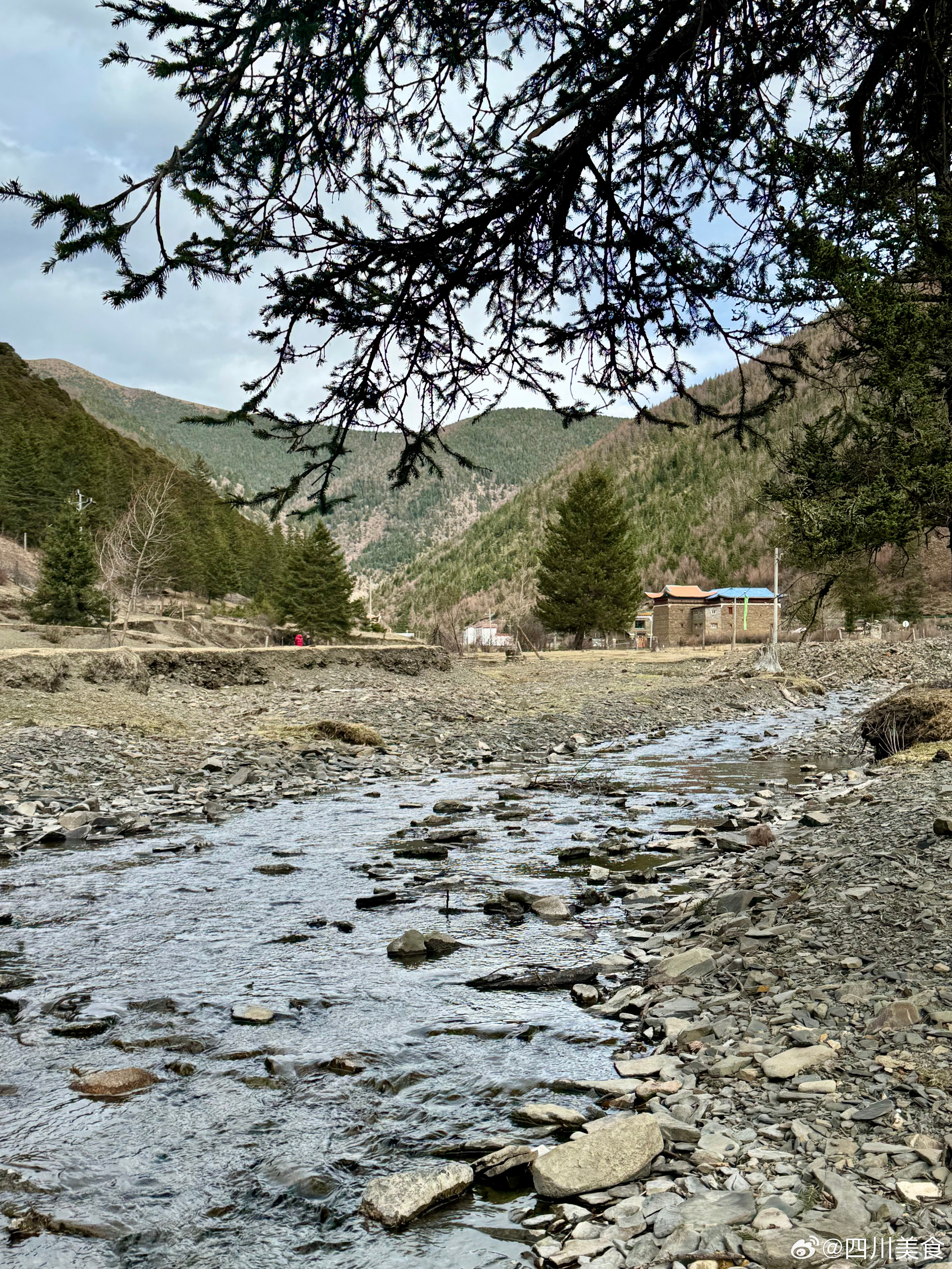 川川逛吃日常总结一下这半悠闲半赶路的清明康定之旅第一天凌晨6点成都出发，到康