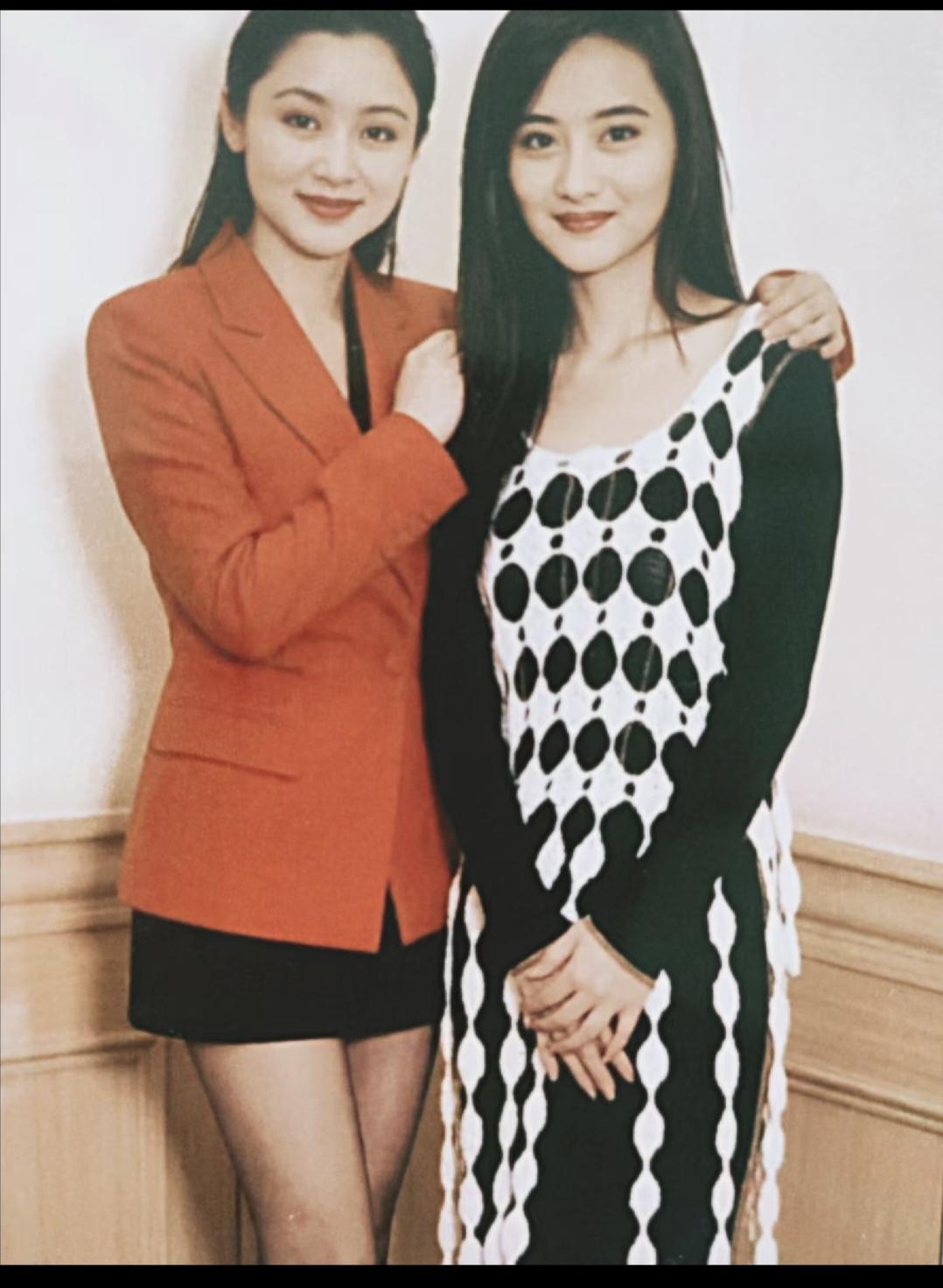 那时看水云间，感觉陈德容真是绝世美女，但现在看来还是陈红更漂亮一些。