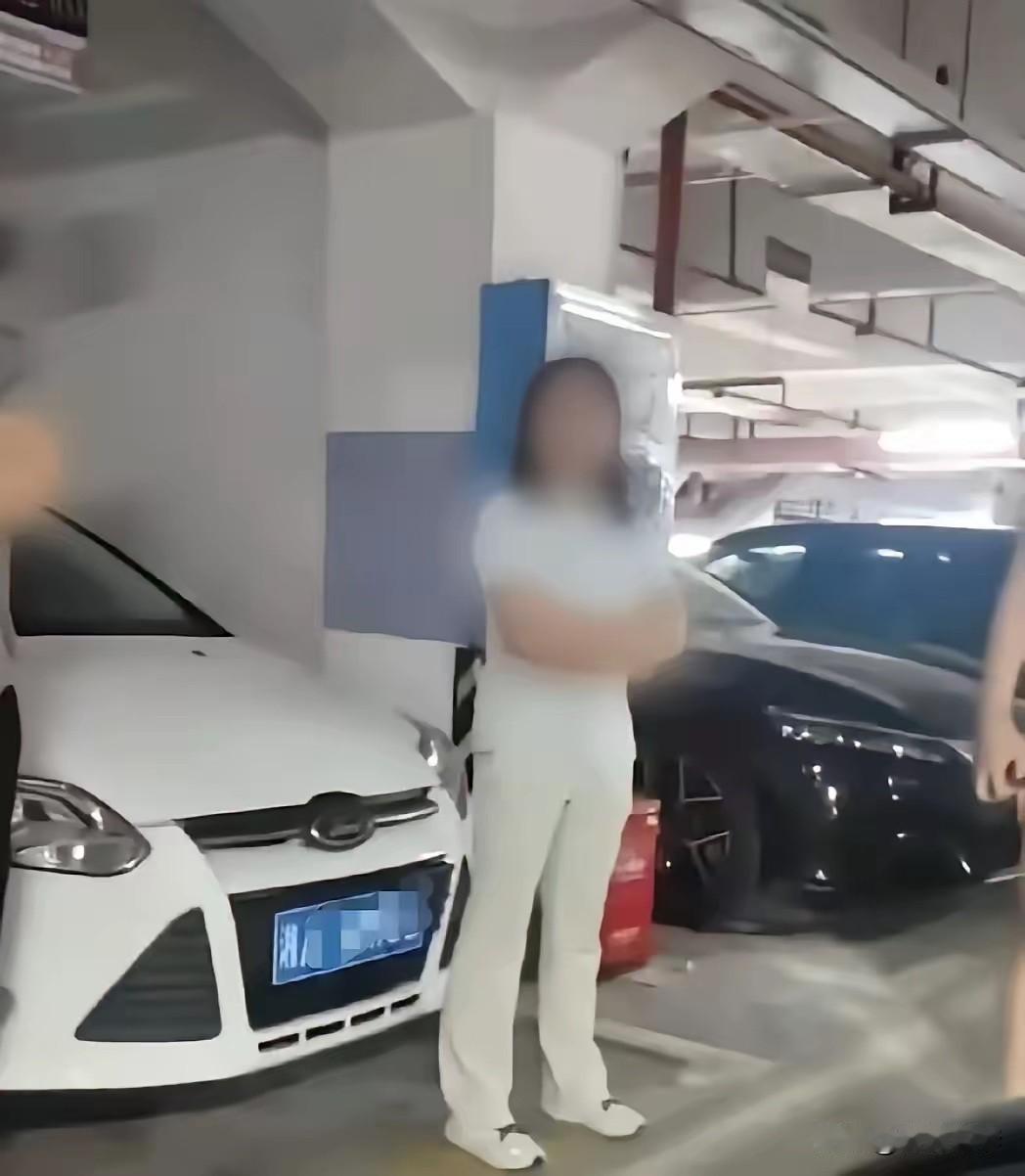 长沙霸姐后台很硬，是你你想象不到的硬！长沙湘诚德峰占别人车位这事儿，给我看笑