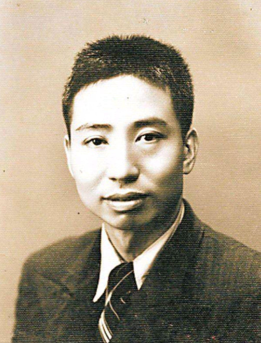 1946年，周总理准备顺路去看望一下鲁迅夫人许广平，但在路上遇到一个小孩，那孩子