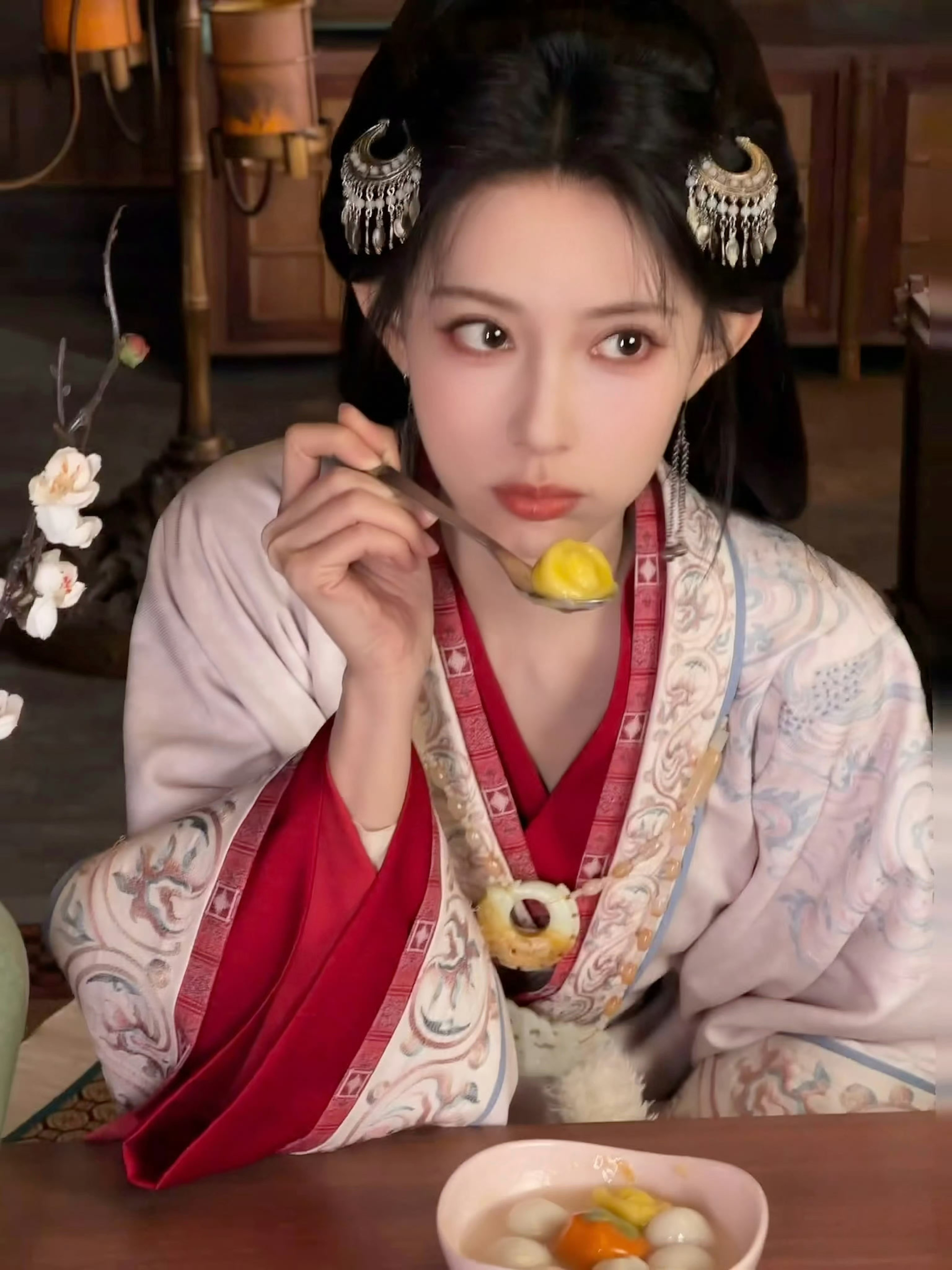 孟子义元宵营业图来了妆造是将门独后剧组的，状态怎么样？符合你心中的沈妙吗？将门独