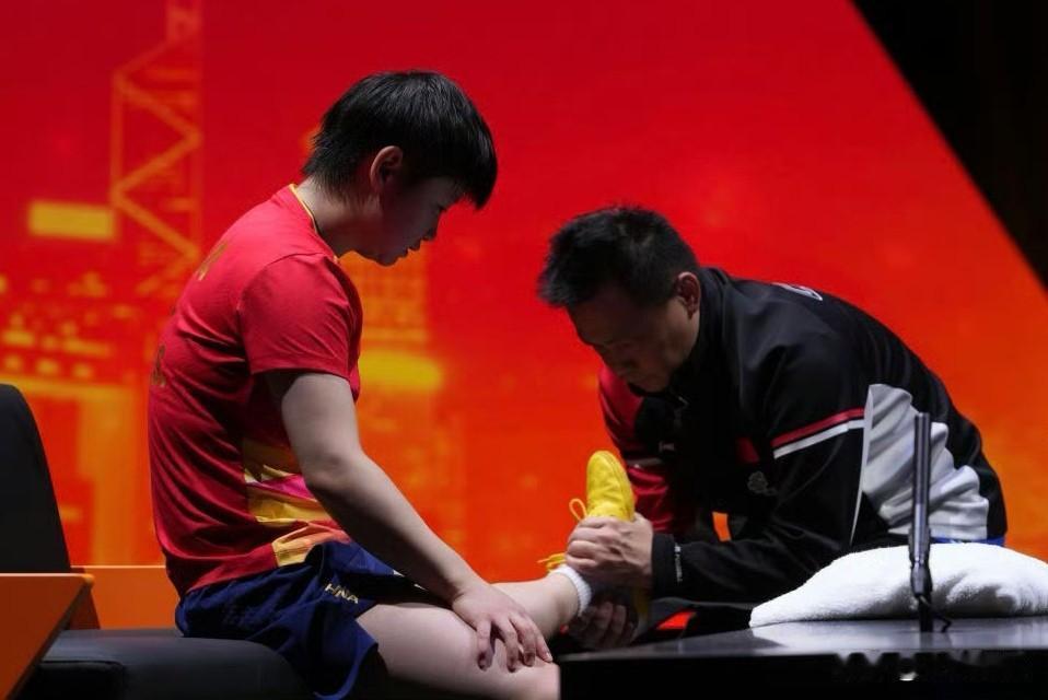 孙颖莎终究还是受伤了，她跟蒯曼的比赛还没打完就因伤退赛了，好好的查了查资料，发现