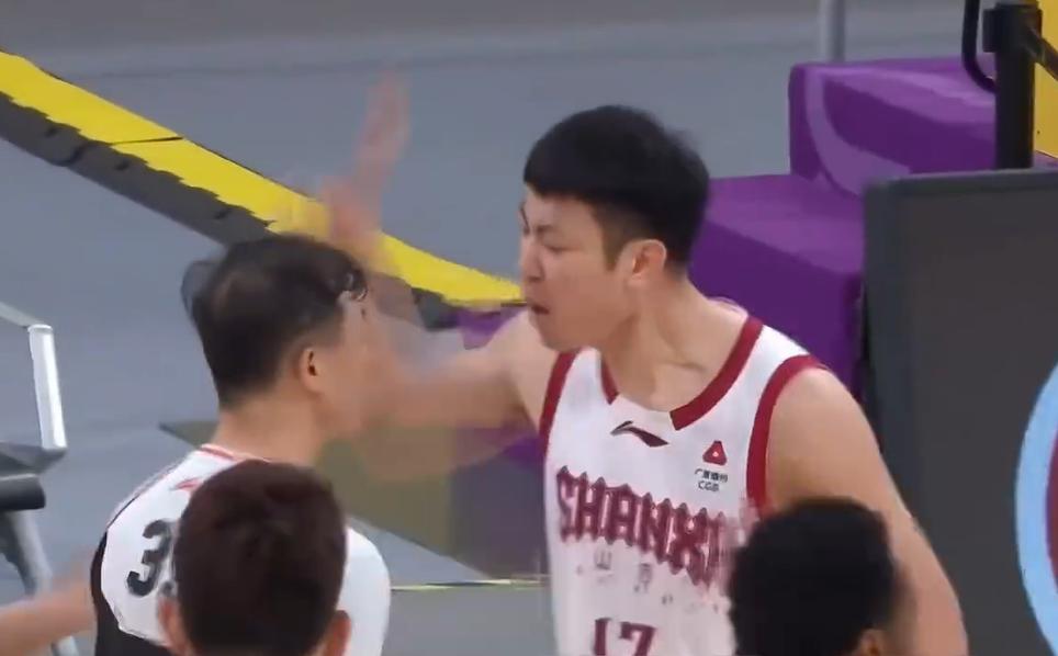 篮球名记：裁判对焦海龙手下留情，成为山西队赢球的关键点！CBA四分之一决赛，山