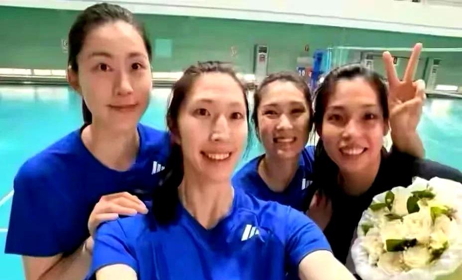 主流媒体这两天的口风，已经够委婉了。中国女排前面那段“磨合试阵”的日子，差不多