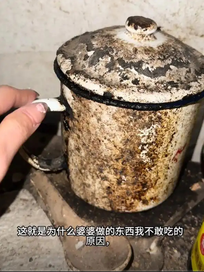 江苏一女子从不吃婆婆做的菜一进厨房就反胃：真吃不下江苏一女子嫁到婆家后，