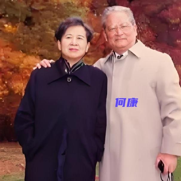 1993年，吴石将军的挚友何康，与新婚妻子郁隽民在美国纽约，留下了一张温馨合影。