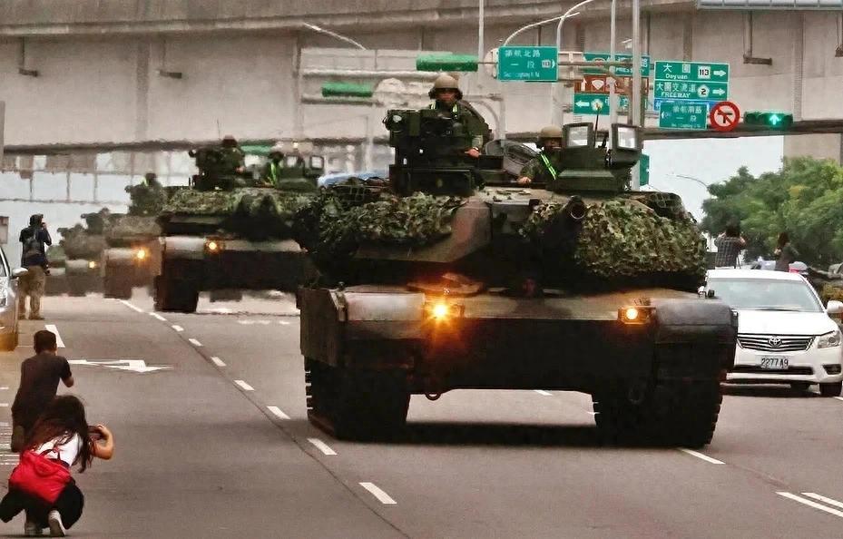 台军最新的一个大动作表明，赖清德“以武拒统”的决心很大。8月10日，台军“汉光4