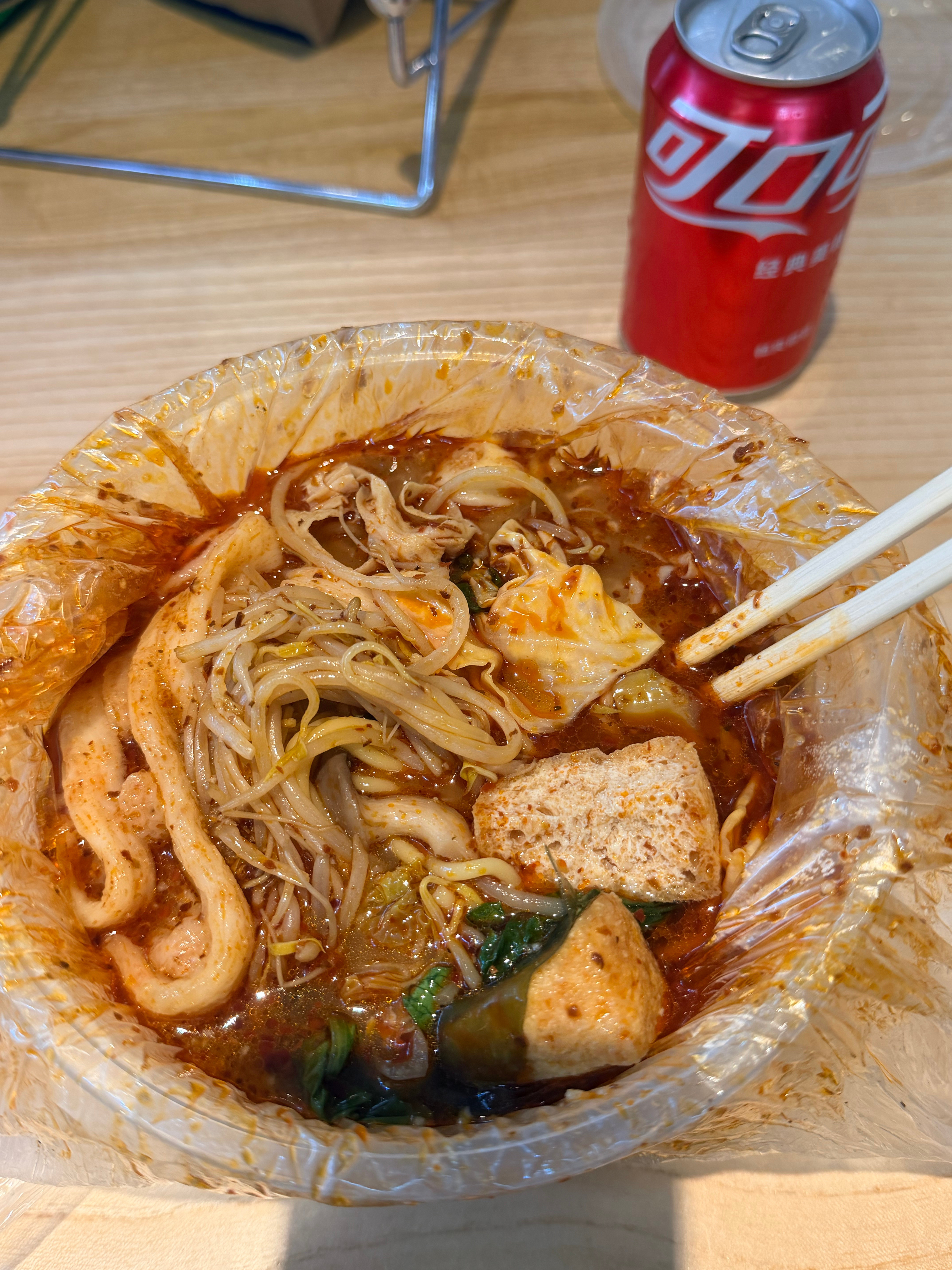 今天吃的：麻辣烫几口小块肉松面包蓝莓无了山姆这个面包好好吃😍我爱肉松