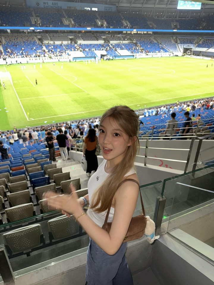 球场情场双德意! 拜合拉木脚后跟巧射, 评论区疑似女友评论: 棒棒