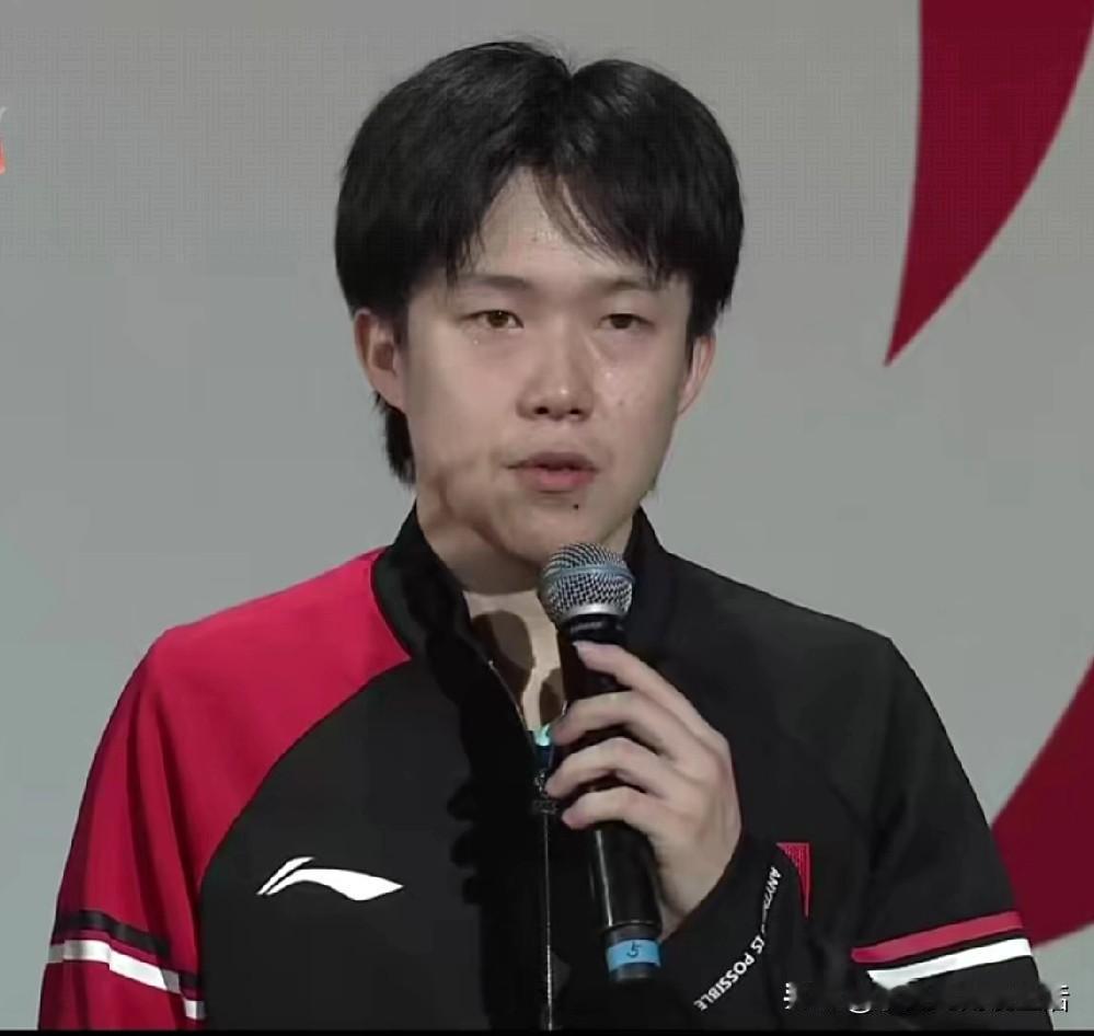 王楚钦赛后采访很真诚的评价自己：今天自己的单打表现很一般，就拿到一分没有给团队起