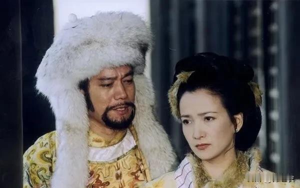 何晴的惜弱是最美的，但是有网友吐槽说；近二十多年的武侠剧，为啥都要麻衣粗布，看起