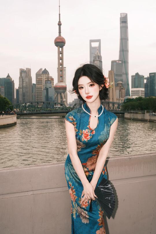 这条旗袍惊艳了整个夏天