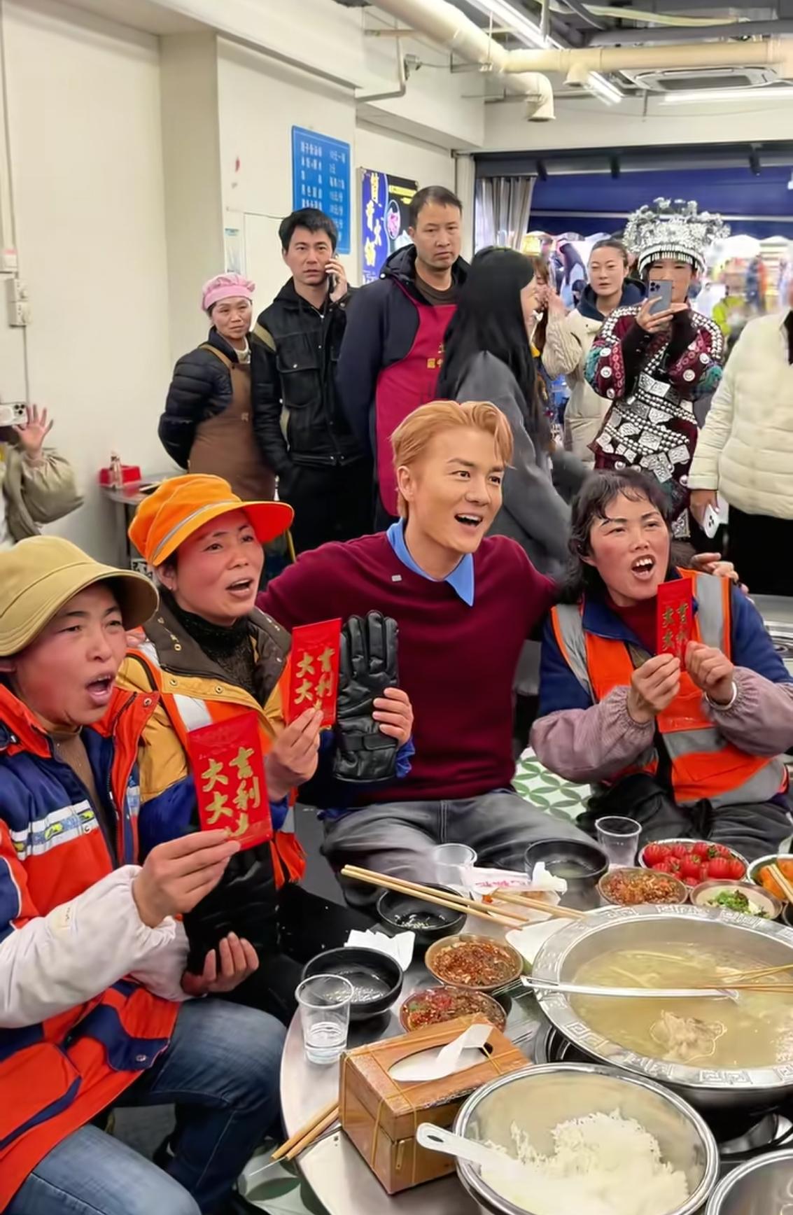 吴克群真的可以说是娱乐圈的异类了吧？当年能跟赌王女儿何超莲谈恋爱，已经跨越阶