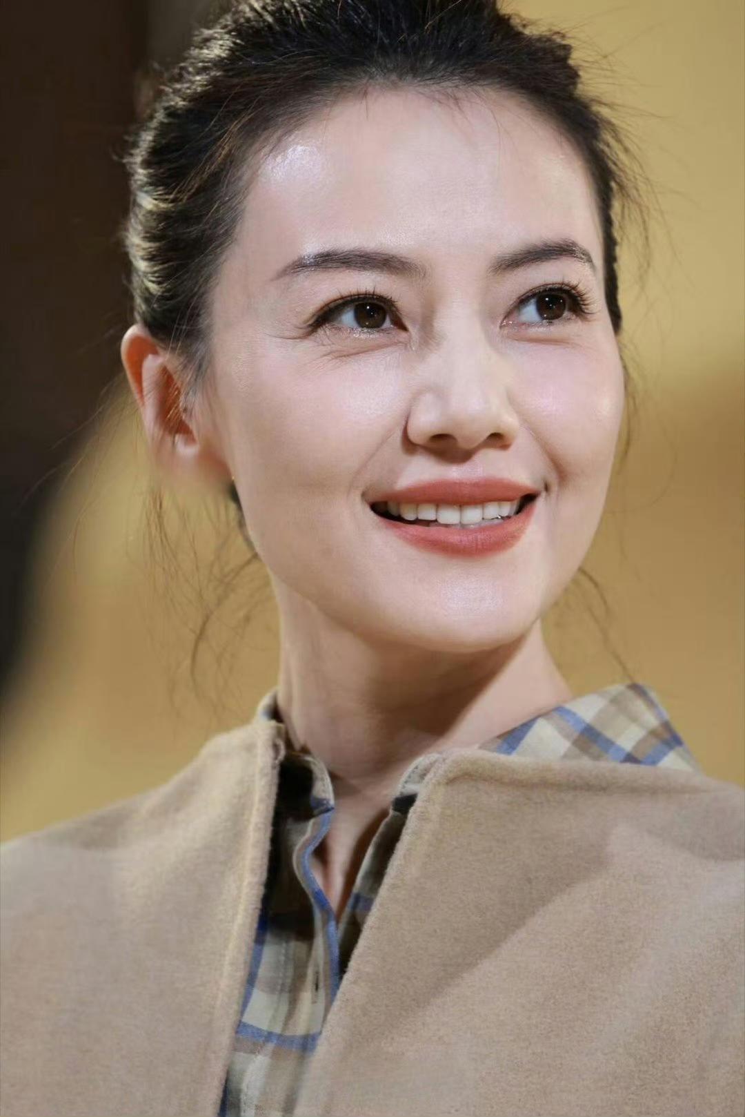 气质太好了！高圆圆