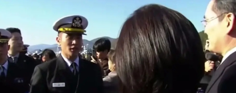 无论是电视里还是手机里，我从来都没看见过三星总裁李在镕笑过！始终就是那一幅如面瘫