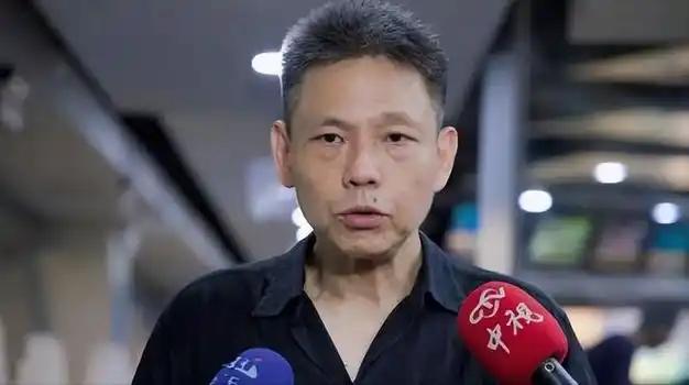 民进党发言人吴峥一句“又不是我逼你吃”掀起网路热议，对此，台湾名嘴谢寒冰认为：民
