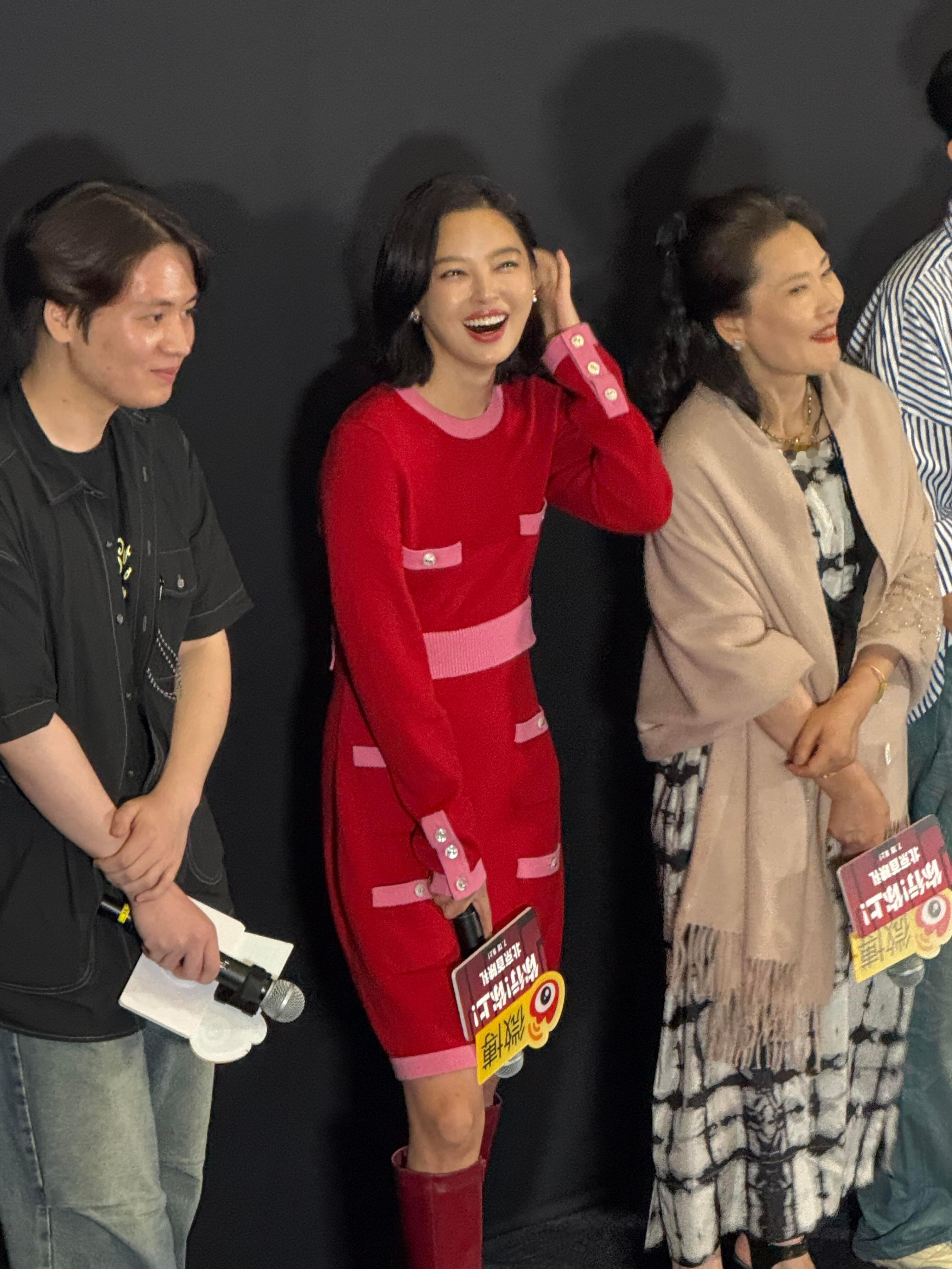 辛芷蕾红色装扮好美啊​​​
