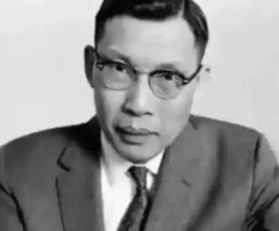 1950年，北大一位教授悄悄把家里米缸加满了米，装出一副还要回来的样子。然后留