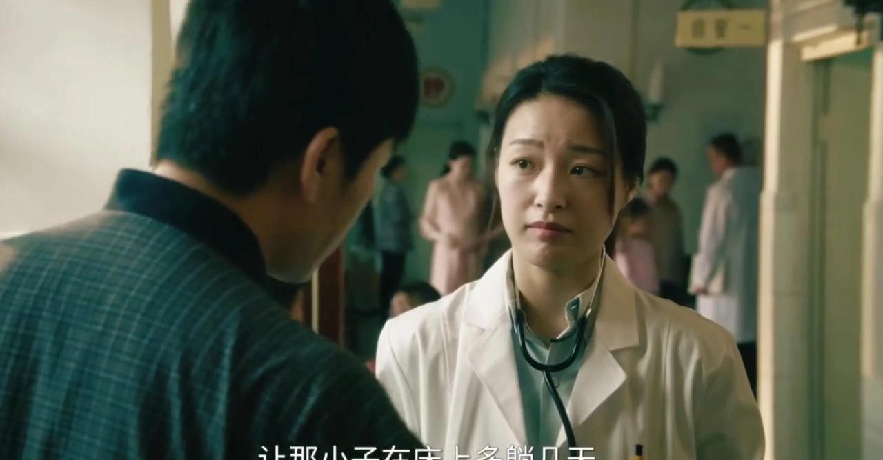 刷到有网友说，《扫毒风暴》里的卢少骅，对马英子是宠爱，对哑女吴燕萍会想念，偏偏从