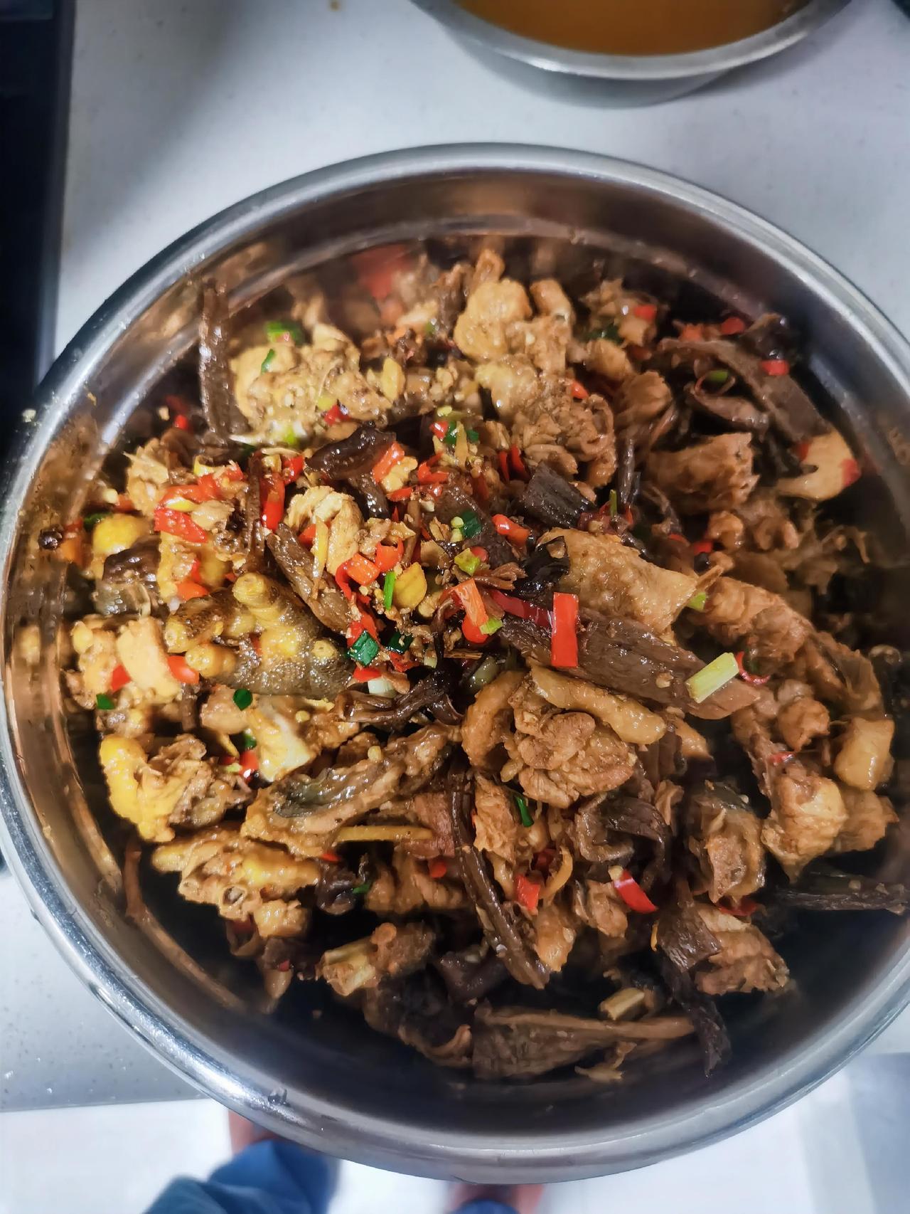 今日家常菜谱：红烧鸡块豆角茄子冬瓜汤。今年网上很流行的一个词叫“战略性