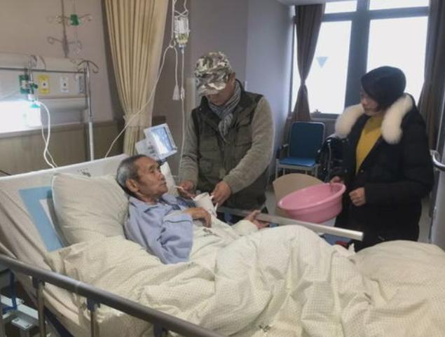 这就是很多普通家庭最无奈的现实。江苏一位68岁的老人被确诊胰腺癌晚期。医生给出