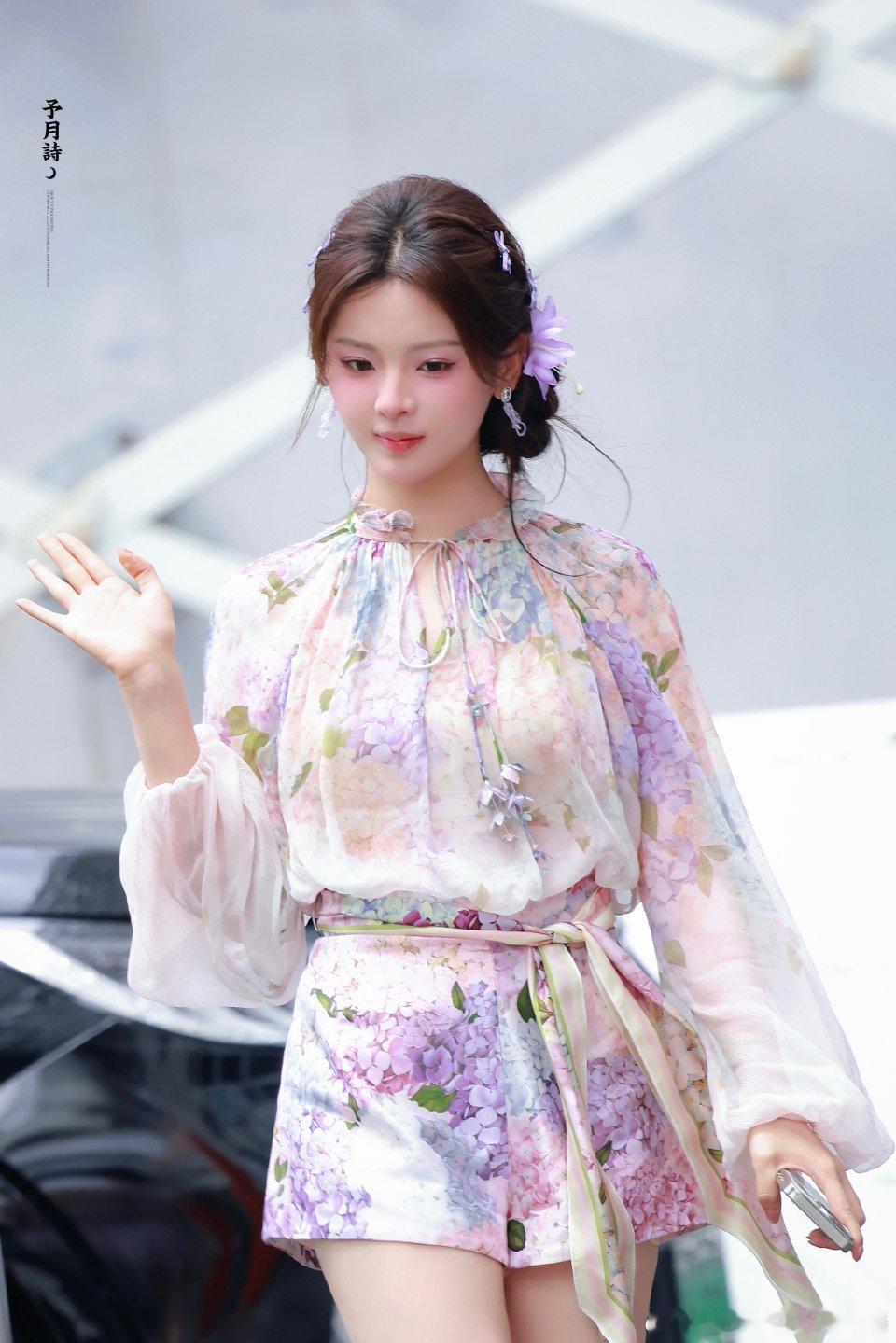 杨超越"超越宝宝的花仙子造型也太绝了吧！✨《一见你就笑》里元气满满的样