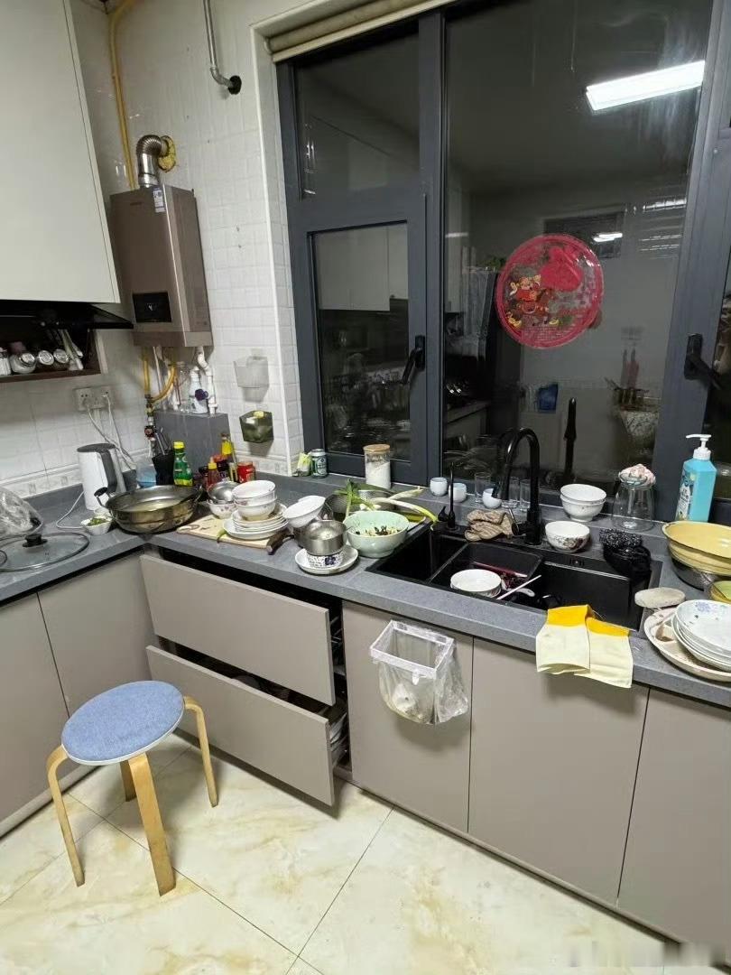 老公请客，我洗了几十个碗​​​