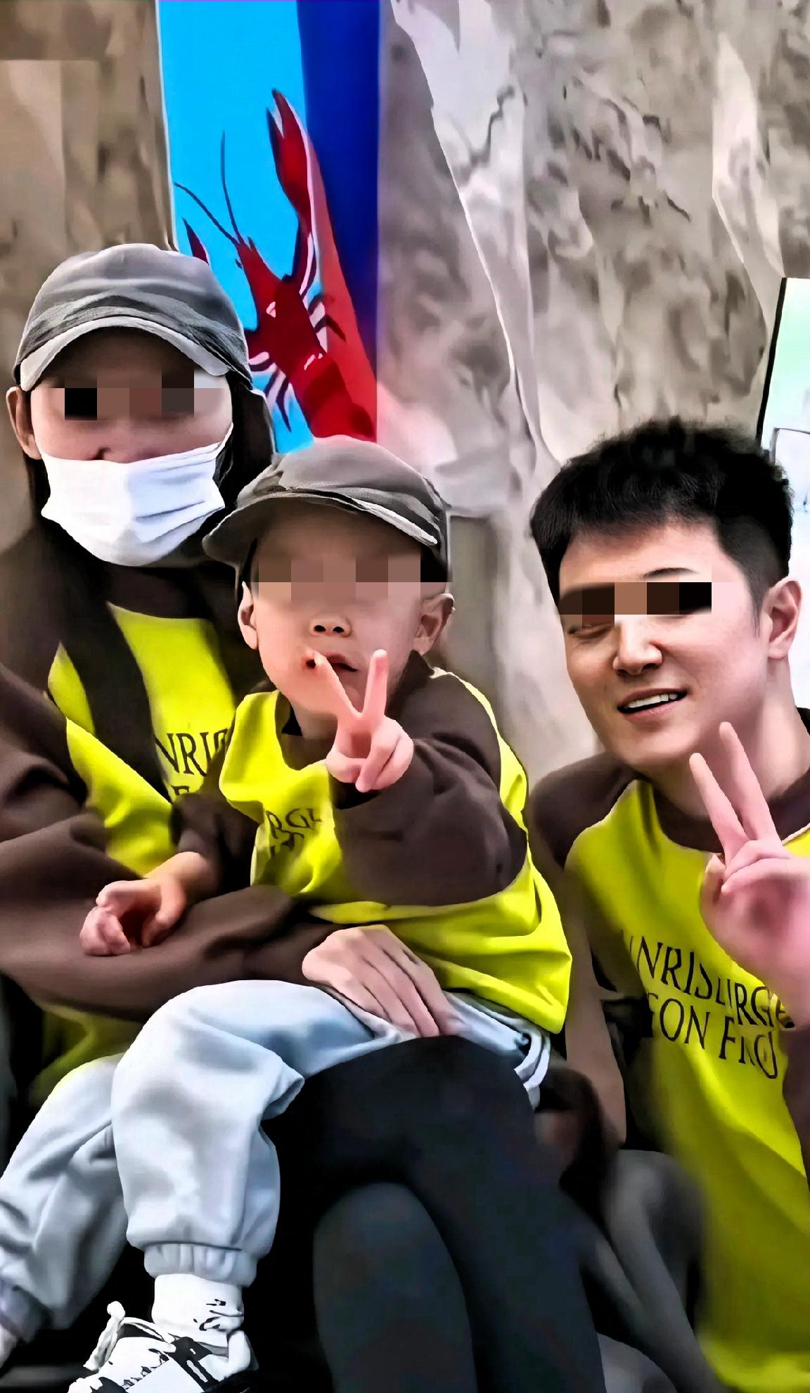 痛心！！！这是一家三口的最后一张全家福！妻子查出癌症晚期，知道自己陪伴家人的