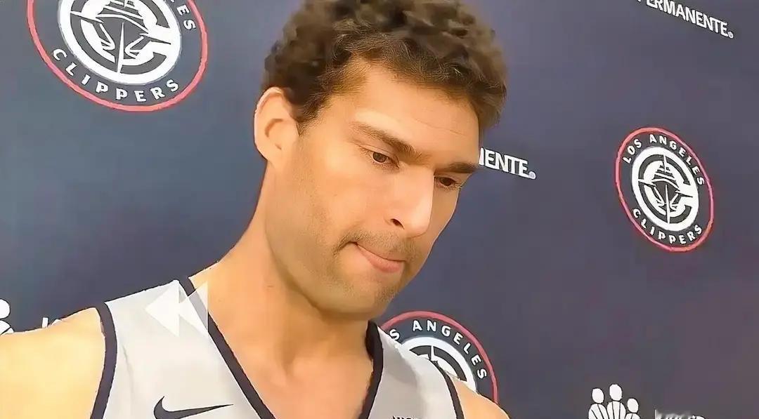 两个七尺长人，怎么打出了联盟顶级的进攻空间？泰伦·卢把谜底写在战术板上：大洛佩