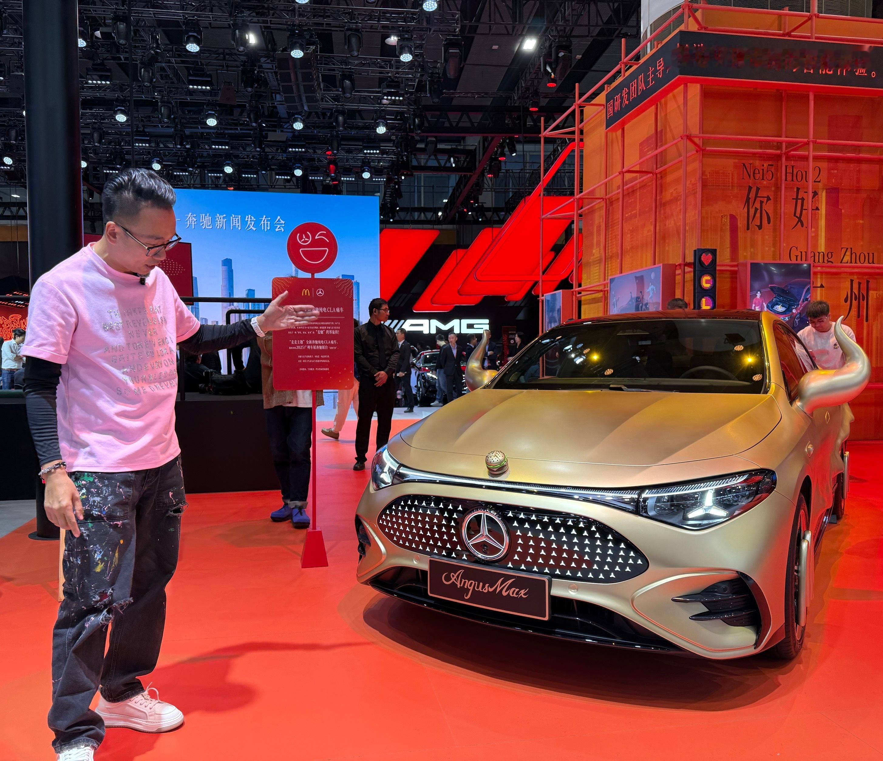 拍完今天最后一个展台，10个小时的onair……完成✅车展直播，还有9天